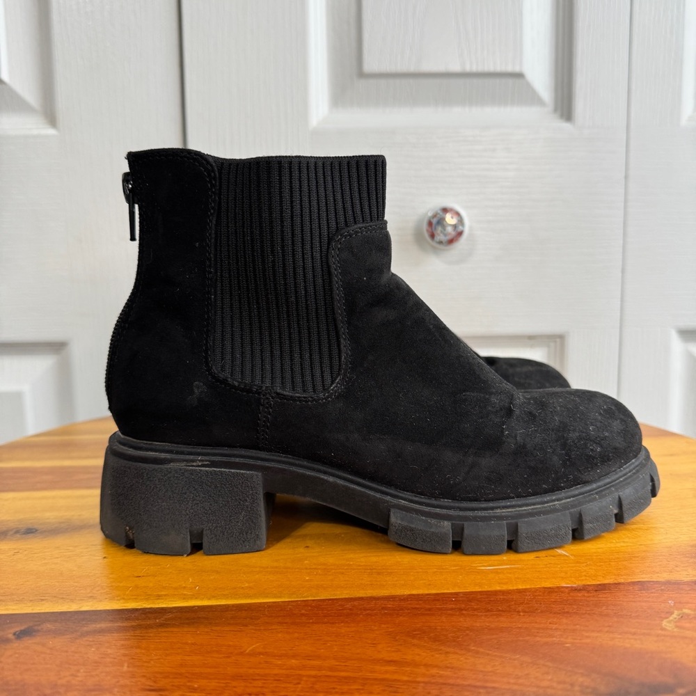 Wonder Nation black faux suede Chelsea‎ boots size 3